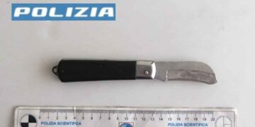 Minaccia i poliziotti con un coltello, arrestato un giovane straniero a Vittoria