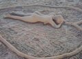 Donnalucata, le sculture di sabbia sulla riviera di Ponente attirano i bagnanti