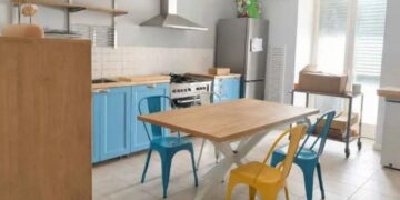 Sampieri, la rete del volontariato locale ripristina la casa gialla sul molo
