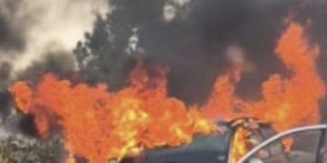 Auto in fiamme sulla Modica-Pozzallo: lunghe file