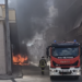 Minuti da incubo in via Rattazzi a Vittoria, auto in fiamme minaccia le abitazioni adiacenti