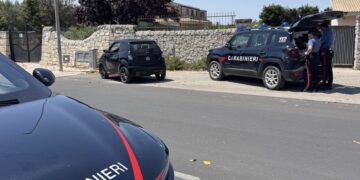 Controlli stradali dei carabinieri a Ragusa su monopattini e minicar