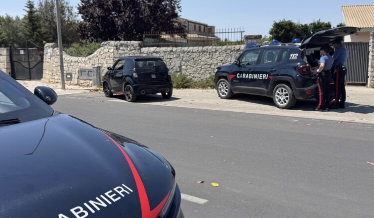 Controlli stradali dei carabinieri a Ragusa su monopattini e minicar