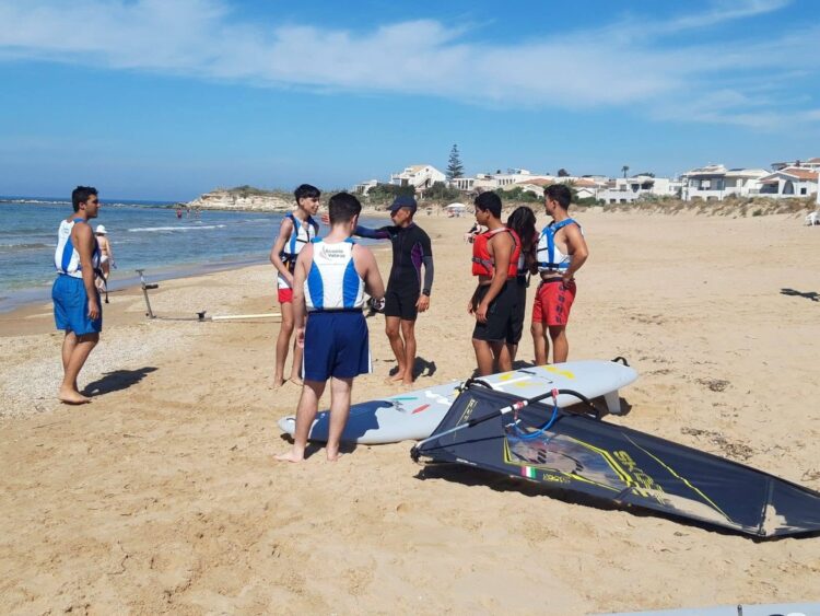 Santa Croce, conclusi i corsi di vela e windsurf al Cvk