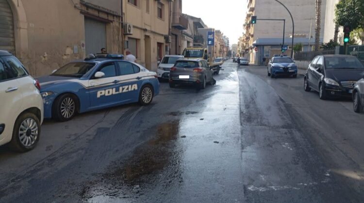 Olio sversato sulla carreggiata di via Gen. Cascino, disagi per la circolazione veicolare a Vittoria