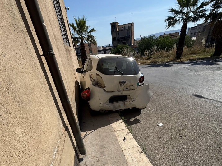 Vittoria, perde il controllo e l’auto va a tranciare una tubazione del gas