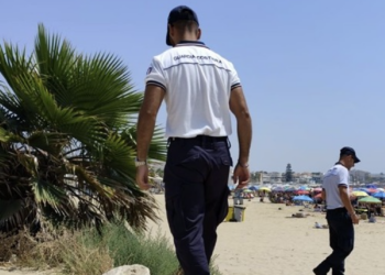 Bruciano legname sulla spiaggia, denunciati dalla Guardia costiera di Pozzallo