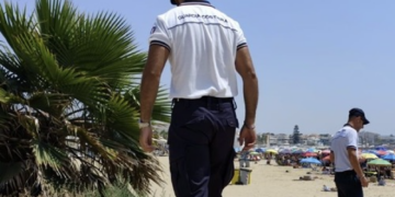 Bruciano legname sulla spiaggia, denunciati dalla Guardia costiera di Pozzallo