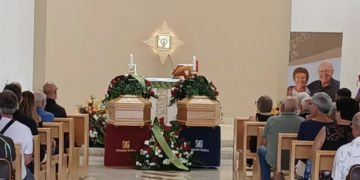 Ragusa ha dato l’ultimo saluto ai coniugi Poidomani morti nel tragico incidente sulla strada per Santa Croce
