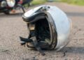 Pozzallo, vola dalla moto. Il casco gli salva la vita
