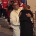 Pozzallo, il sacerdote solleva di peso un’anziana per metterla al riparo dai fuochi d’artificio