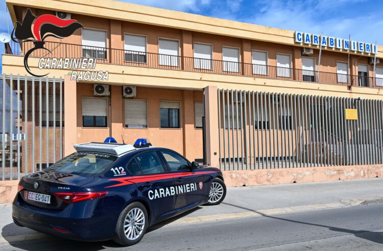 Vittoria, due giovani arrestati mentre rubano tubi di rame da un’abitazione privata