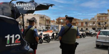 Vittoria, è ai domiciliari e manomette il contatore per rubare energia elettrica: 37enne ancora di più nei guai