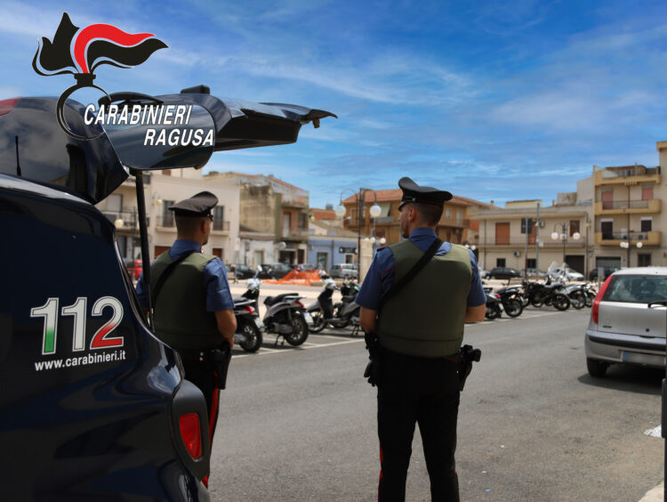 Vittoria, è ai domiciliari e manomette il contatore per rubare energia elettrica: 37enne ancora di più nei guai