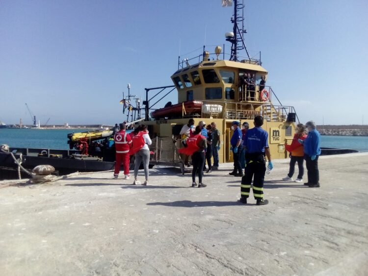 Nuovo sbarco a Pozzallo, una donna e un minore in ospedale