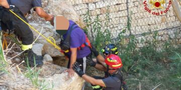 Paura a Scicli, scivola in una scarpata. Salvato dai vigili del fuoco