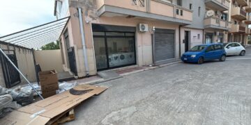 Furto nella notte ai danni di un negozio di elettrodomestici, rubata merce per 40mila euro