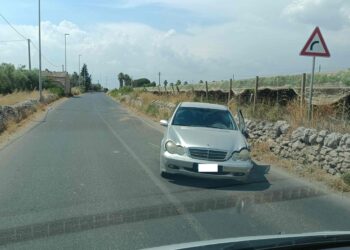 Comiso, scontro violento tra due auto: tre feriti