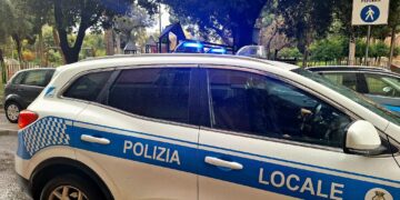 Comiso, fermato senza patente: aggredisce la polizia locale
