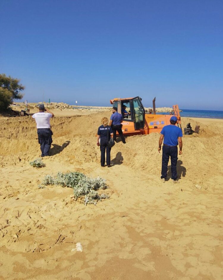 Rifiuti sotto la sabbia a Scoglitti? Macché. Le verifiche di palazzo Iacono e gli accertamenti delle forze dell’ordine