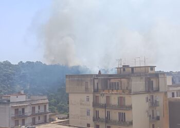 Modica torna a bruciare, rogo alla Caitina