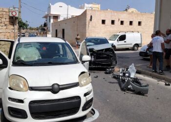 Donnalucata, scontro tra auto con due feriti