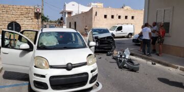 Donnalucata, scontro tra auto con due feriti