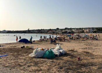 Donnalucata, in spiaggia trionfa l’inciviltà