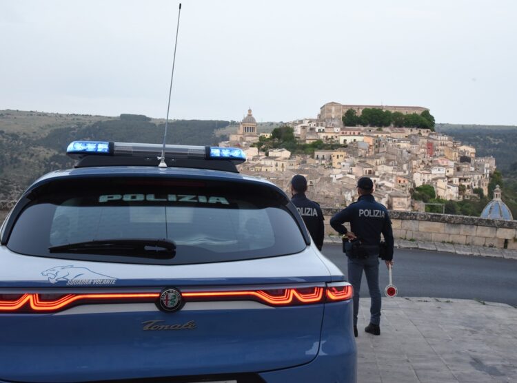 Ragusa, era in affidamento ai servizi sociali ma intanto picchiava la convivente: arrestato