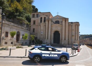 Maltrattamenti in famiglia ed evasione degli arresti domiciliari, in cella un 40enne modicano