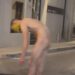 Vittoria, mistero sull’uomo nudo al centro dell’incrocio