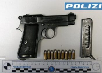 Comiso, addosso un’arma clandestina e munizioni alterate