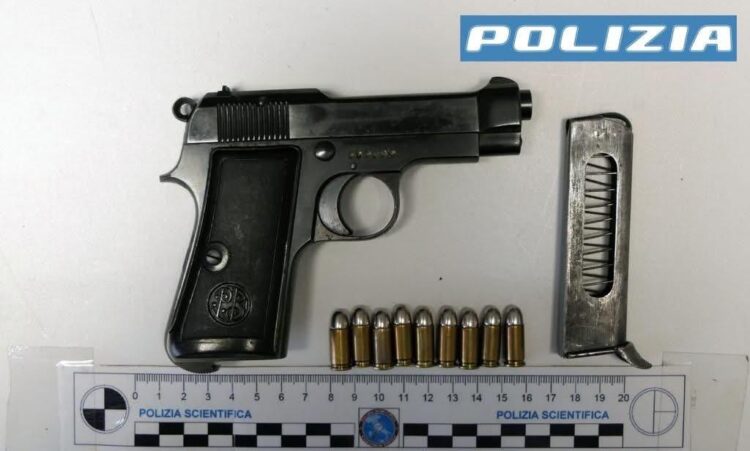 Comiso, addosso un’arma clandestina e munizioni alterate