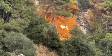 Modica, la pineta di Monserrato continua a bruciare