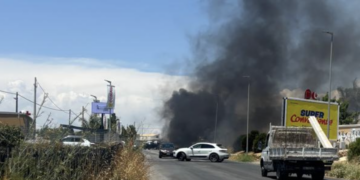 Furgone in fiamme all’ingresso di Marina di Ragusa