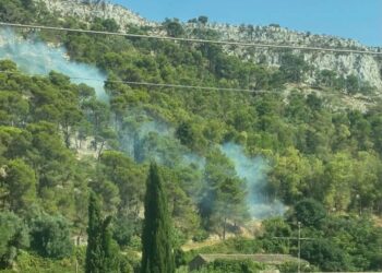 Incendio a Modica, bonifiche in corso per spegnere il rogo in via definitiva