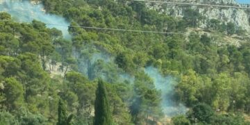 Incendio a Modica, bonifiche in corso per spegnere il rogo in via definitiva
