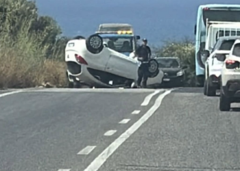 Incidente stradale questa mattina sulla Ragusa mare, auto si capovolge