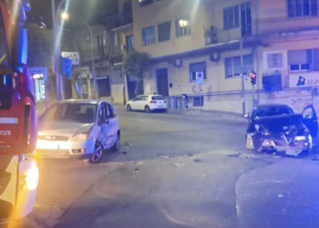 Ragusa, scontro nella notte in via Archimede: quattro feriti