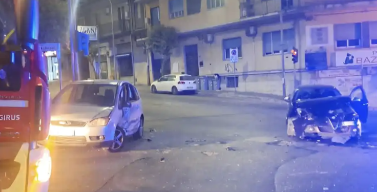 Ragusa, scontro nella notte in via Archimede: quattro feriti