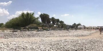 Nuovo chalet a Playa Grande, residenti e villeggianti esasperati: “Chiediamo verifiche”