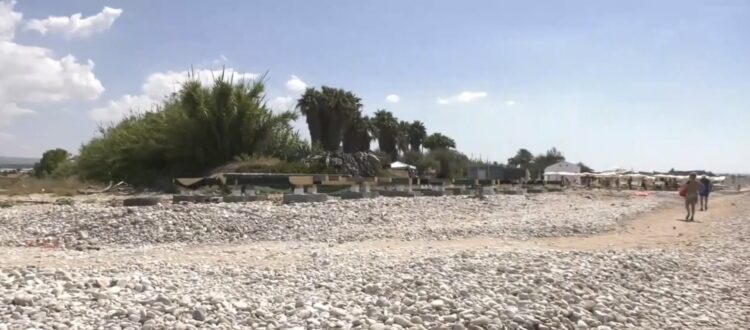 Nuovo chalet a Playa Grande, residenti e villeggianti esasperati: “Chiediamo verifiche”