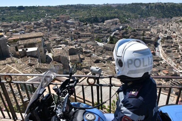 Pozzallo, denunciato un 19enne per porto abusivo di armi