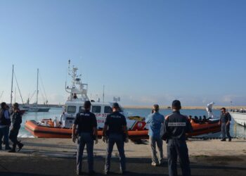 Sbarco di 46 migranti, fermati tre presunti scafisti egiziani