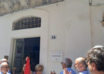 Ragusa, inaugurato il “guardaroba sociale” per restituire dignità a 120 famiglie fragili ogni mese