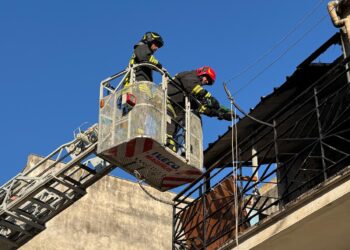 Acate, divampa un incendio in una veranda di via Garibaldi