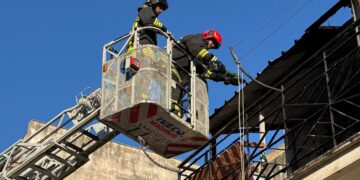 Acate, divampa un incendio in una veranda di via Garibaldi