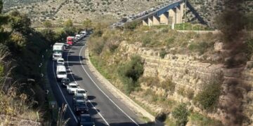 Traffico in tilt e ingorghi continui sulla circonvallazione di Modica, gli automobilisti: “Situazione esplosiva”