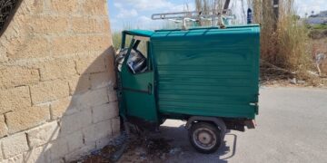 Scoglitti, con l’Ape contro un muro: ferito il conducente