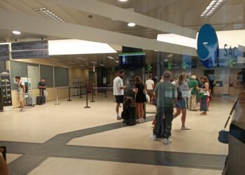 Aeroporto di Comiso, emergenza caldo e sovraffollamento